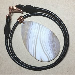 ❤️❤️16” Agate Leather Choker Necklace